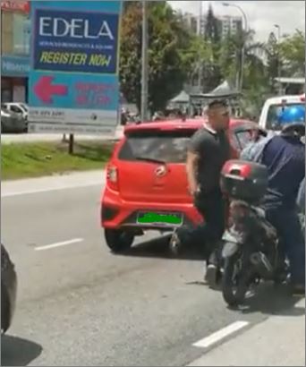 Pemandu kereta lagak samseng jalanan diburu polis