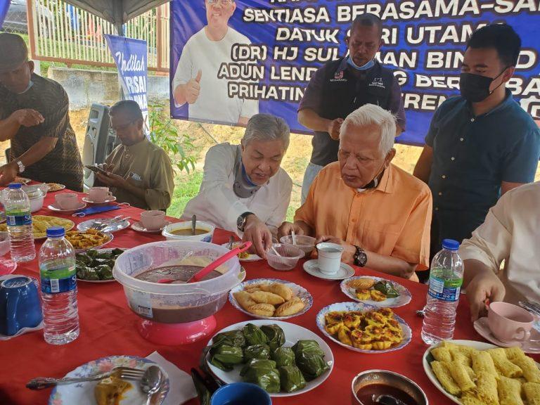 Tun Khalil di program BN, bersama Ahmad Zahid di DUN Lendu