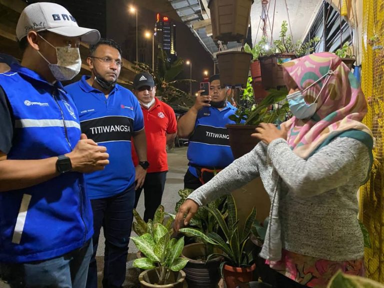 Pemuda UMNO Titiwangsa hulur sumbangan pada mangsa banjir