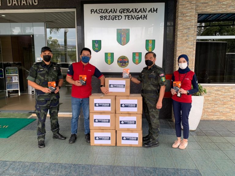 Yayasan Bank Rakyat sumbang 500 power bank kepada mangsa banjir