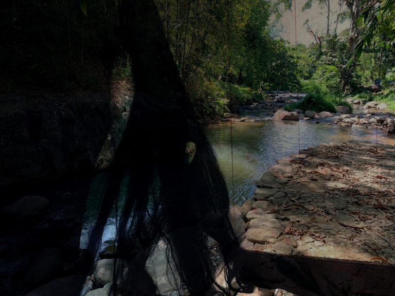 Diganggu wanita tua berambut panjang hingga ke tumit selepas ambil seketul batu semasa berkelah