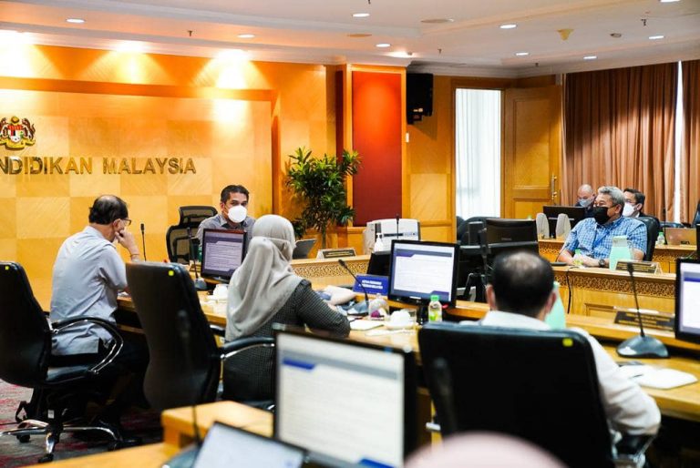 KPM cari pendekatan kurangkan risiko jangkitan COVID-19 warga sekolah