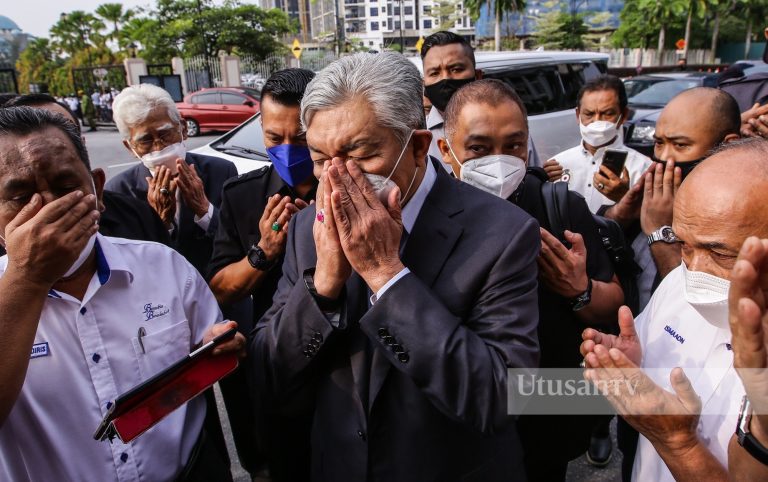 Kes rasuah Zahid: KJ, ‘bomoh’ antara nama penerima bayaran dicatat dalam buku ‘faraid’ UKSB