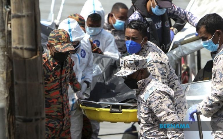 Bot karam: Enam PATI ditemukan lemas, seorang selamat
