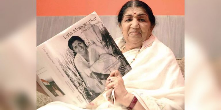 Penyanyi terkenal India, Lata Mangeshkar dimasukkan ke ICU selepas positif Covid-19