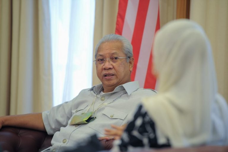 Harga borong 5G perlu kekal walaupun struktur DNB berubah – Annuar