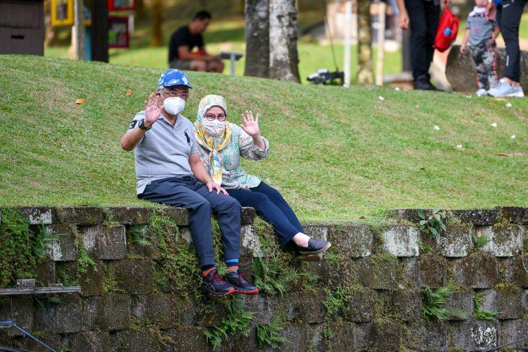 Seri Paduka berangkat lawat  Taman Tasik Perdana selepas 52 tahun