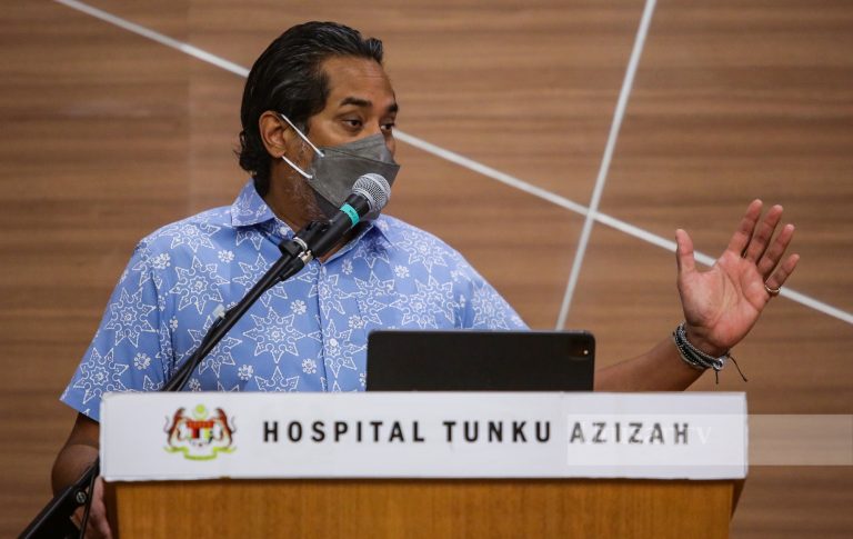 Isu vaksin: Khairy fail saman fitnah terhadap Lokman Adam, Ustaz Abu Syafiq