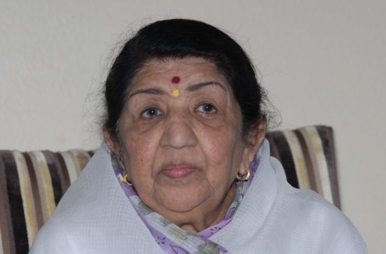 Penyanyi legenda Lata Mangeshkar meninggal dunia akibat Covid-19