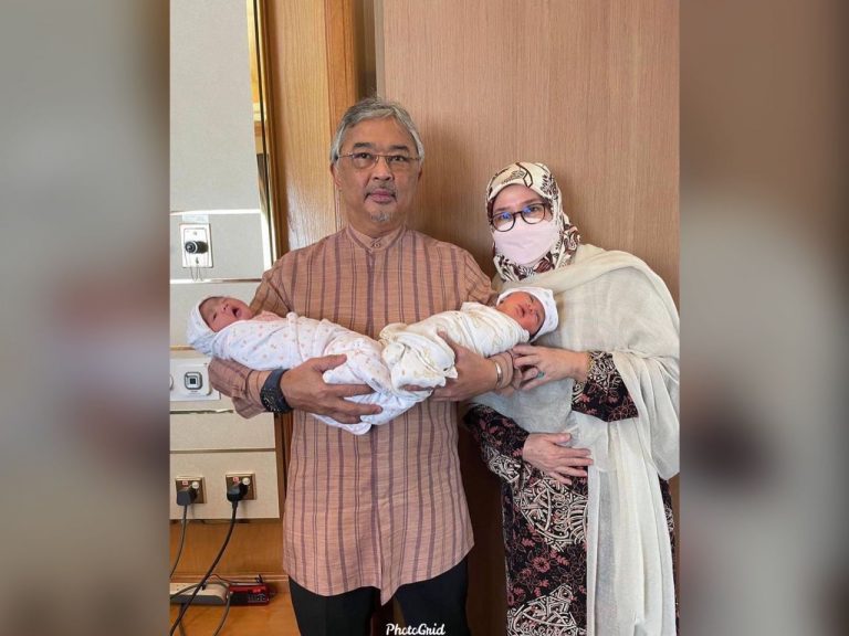 Agong, Raja Permaisuri kongsi gambar cucunda baharu diputerakan
