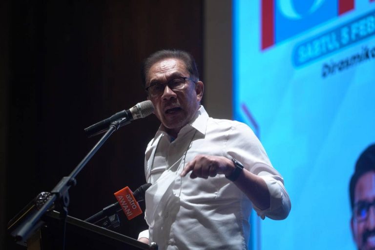 Anwar gagal kembalikan saman batal sabitan kes liwat
