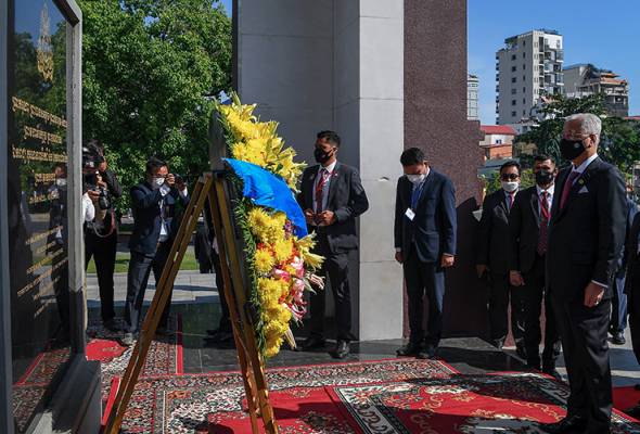 Ismail Sabri diberi sambutan rasmi di Peace Palace