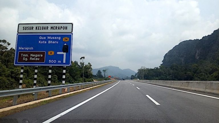 Aliran trafik di lebuh raya utama lancar pagi ini