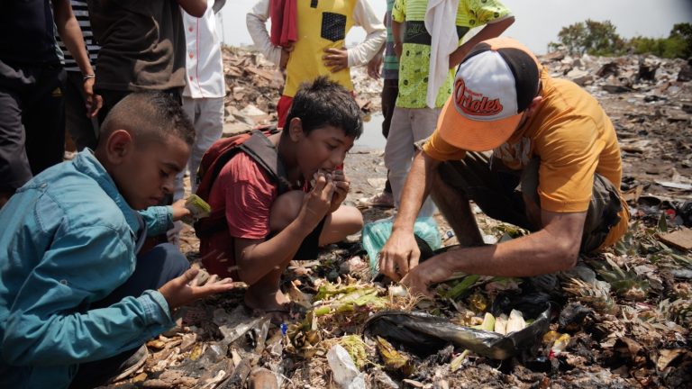 Dua kanak-kanak maut selepas makan sisa makanan dari tong sampah