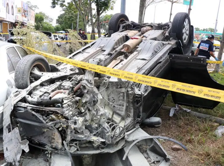 [VIDEO] Tauke kedai emas disamun 5 lelaki berparang dekat Port Dickson