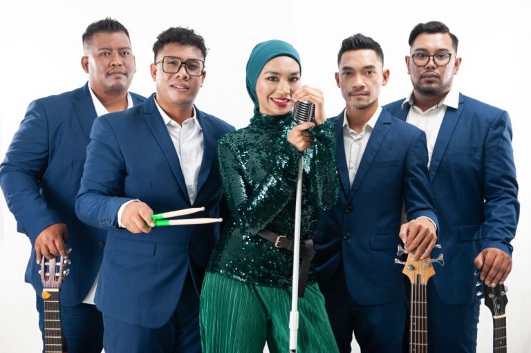AANTU Band dapat rezeki terpijak