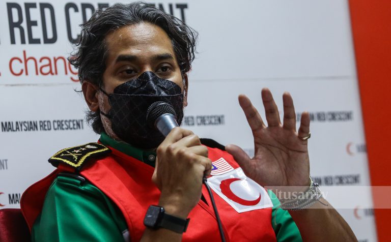 Selepas Muhyiddin, Khairy juga nafi terima wang dari UKSB