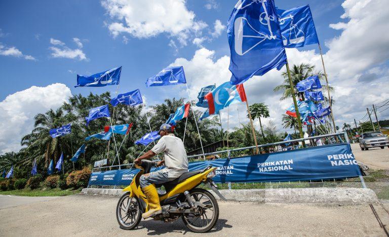 PRK DUN Nenggiri: Calon BN, Pas serah borang penamaan calon