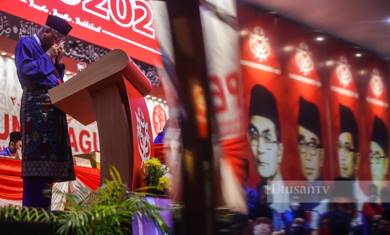 “Saya orang parti, darah saya darah UMNO” – PM