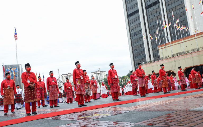 UMNO pinda perlembagaan petang ini