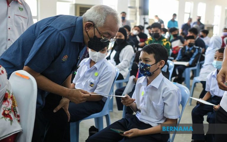 Pekebun kecil RISDA boleh dapat manfaat sekiranya ketum dibenar eksport – Mahdzir