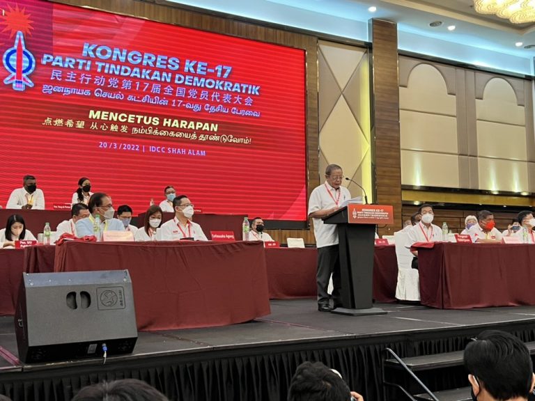 Lim Kit Siang umum bersara, undur diri dari dunia politik