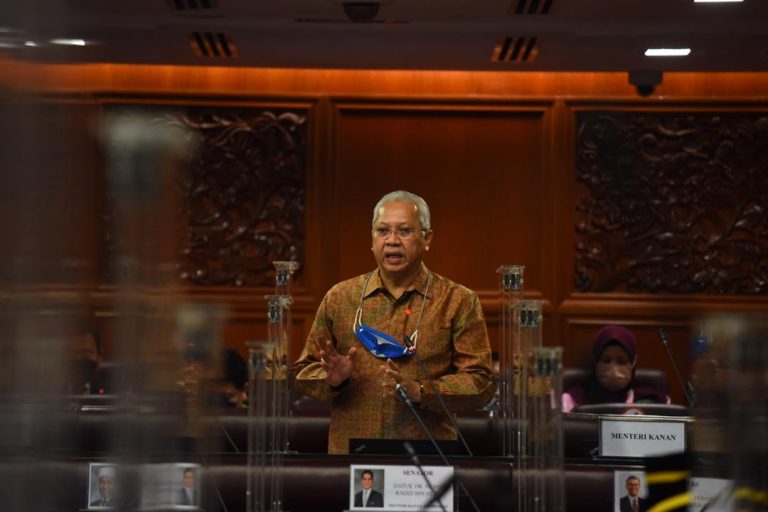 Empat sistem kabel dasar laut baharu sedang dilaksanakan – Annuar Musa