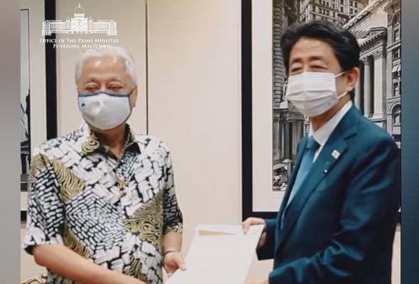 Hubungan dua hala, COVID-19 antara perkara dibincang PM dan Shinzo Abe