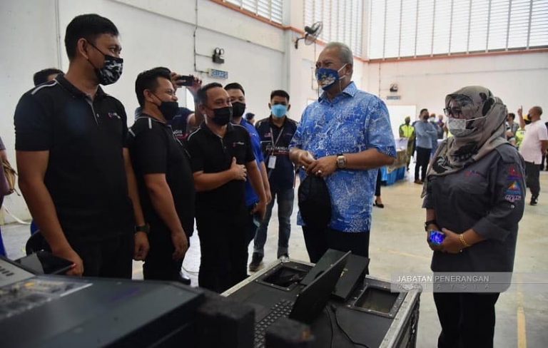 Kerajaan pasang PoP fiber optik di 700 sekolah di Sabah – Annuar