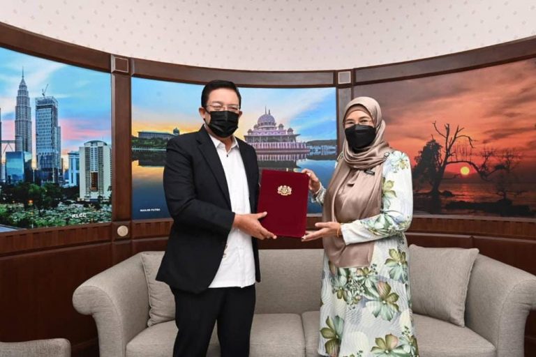 Hakimah lakar sejarah, wanita pertama dilantik KP Jakim
