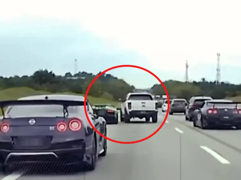 Wanita Ford Ranger langgar Lamborghini hijau ditahan polis