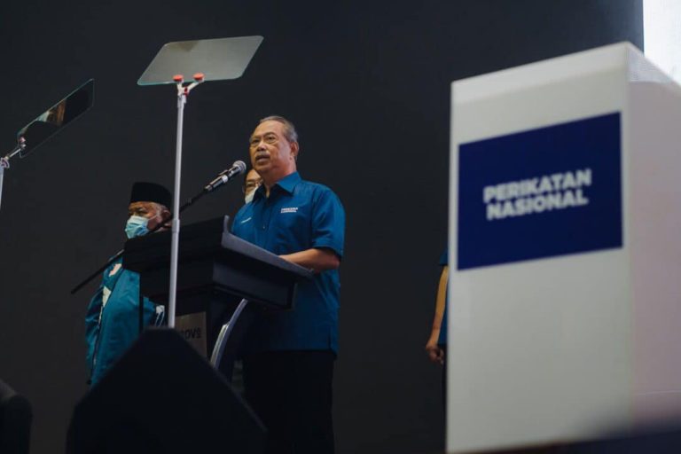 “Bukan saja tak amanah tetapi tak tahu malu” Muhyiddin bidas kenyataan terbaru Najib