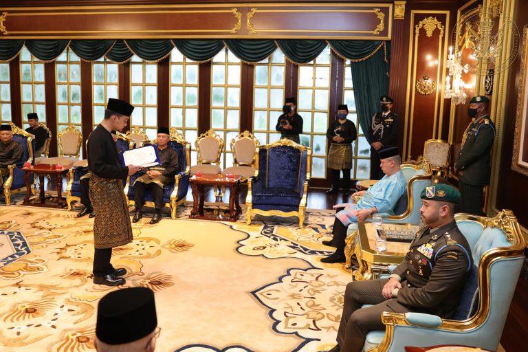 Onn Hafiz selesai angkat sumpah Menteri Besar Johor ke-19