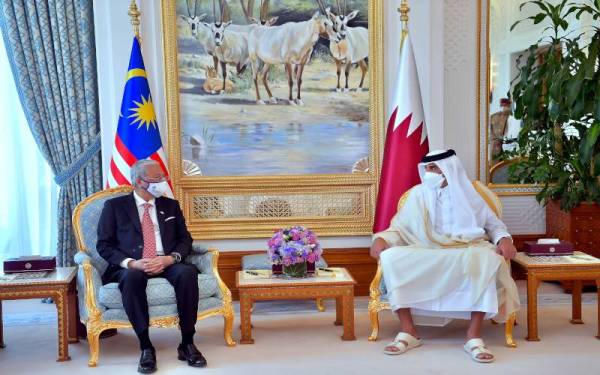 Perdana Menteri diberi sambutan rasmi di Amiri Diwan Qatar