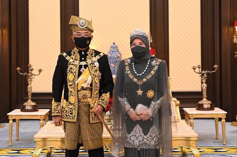 Agong, Raja Permaisuri ucap selamat menyambut Pesta Songkran