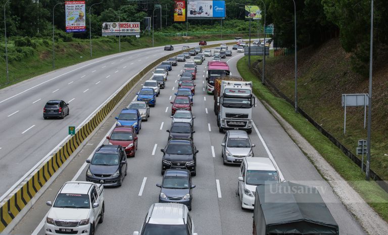 Trafik menuju ibu kota masih sesak
