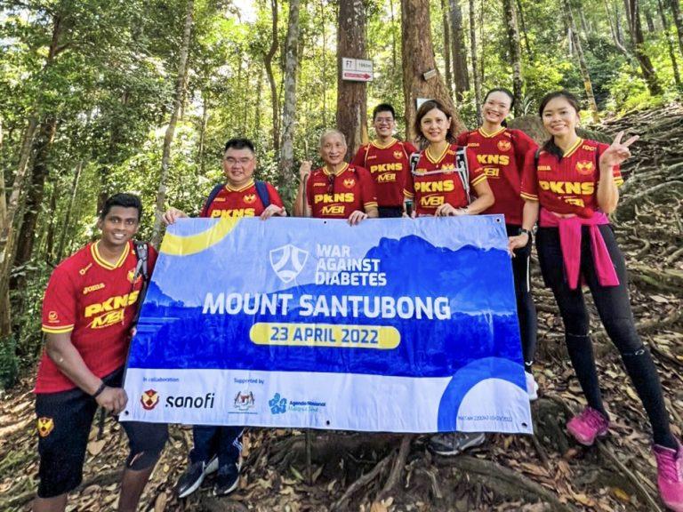 Kempen War Against Diabetes berjaya tawan puncak Gunung Santubong