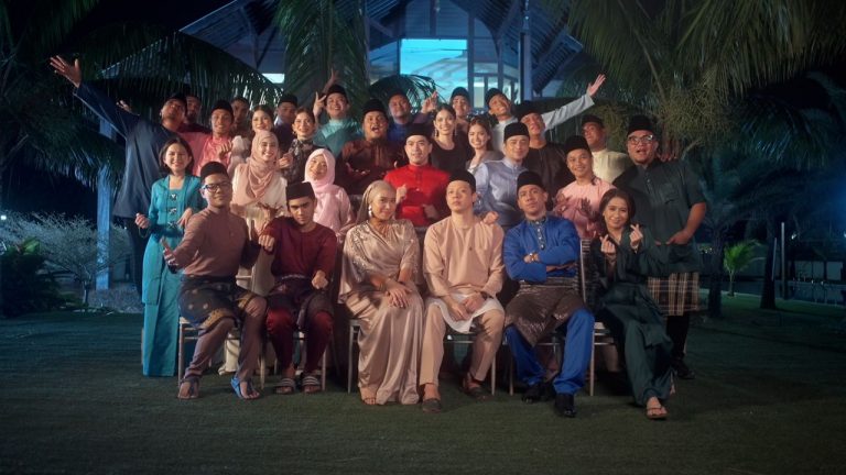Paduan suara penyanyi terkenal menerusi Raya Kita Raya