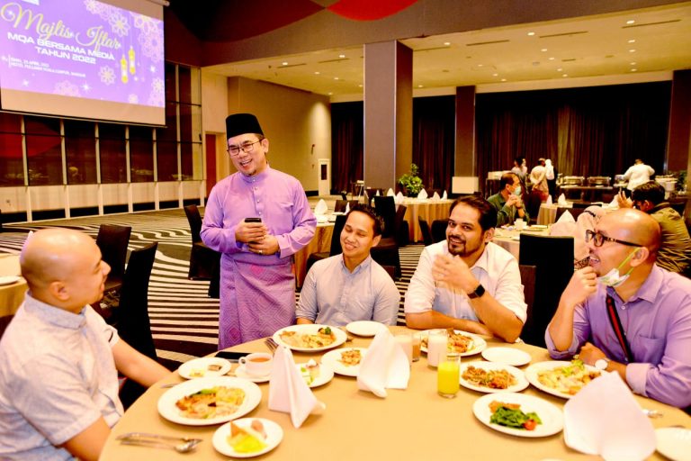 MQA rai pengamal media berbuka puasa