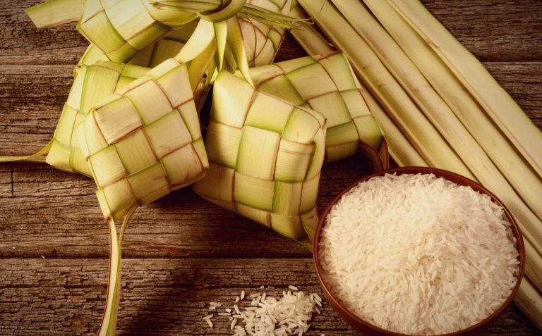 Asal usul dan simbolik di sebalik KETUPAT, juadah popular di hari raya
