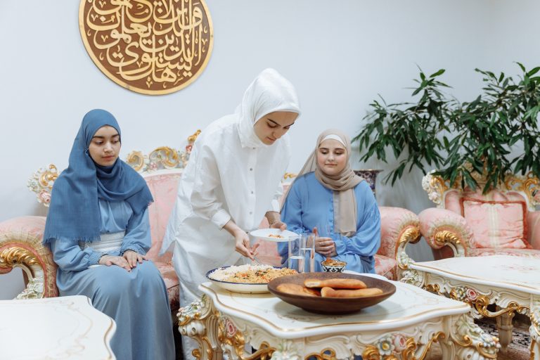 Status puasa jika menelan makanan sewaktu azan Subuh