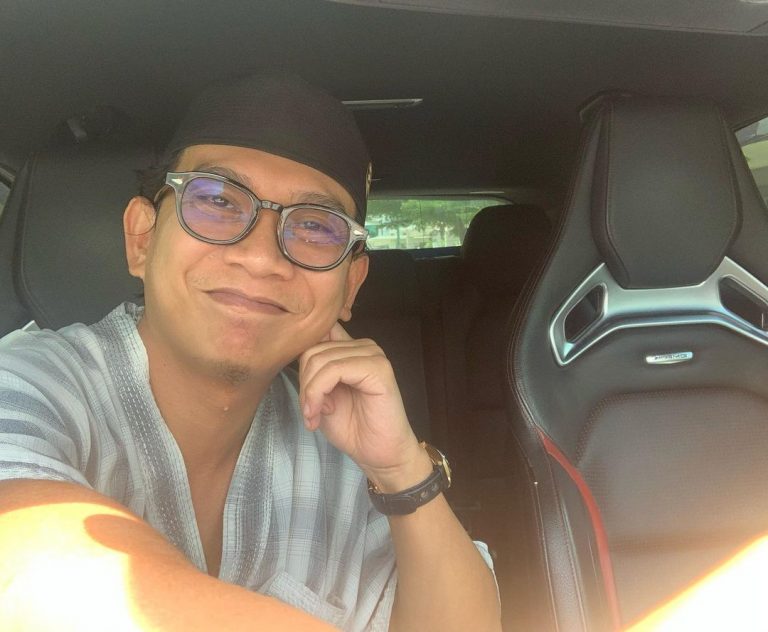 “…sudah sembilan jenazah dia mandikan…,” – Ajak Shiro gembira & bangga dengan anak