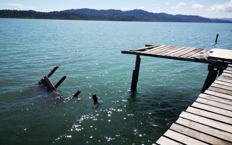Dua lemas, enam selamat pondok jeti runtuh di Semporna