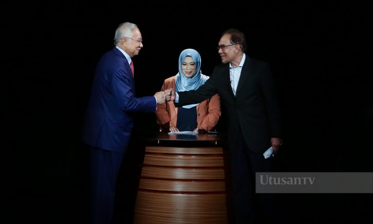 Debat antara Anwar dan Najib berlangsung lancar