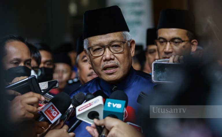 Rumah Hamzah Zainudin diserbu LHDN?