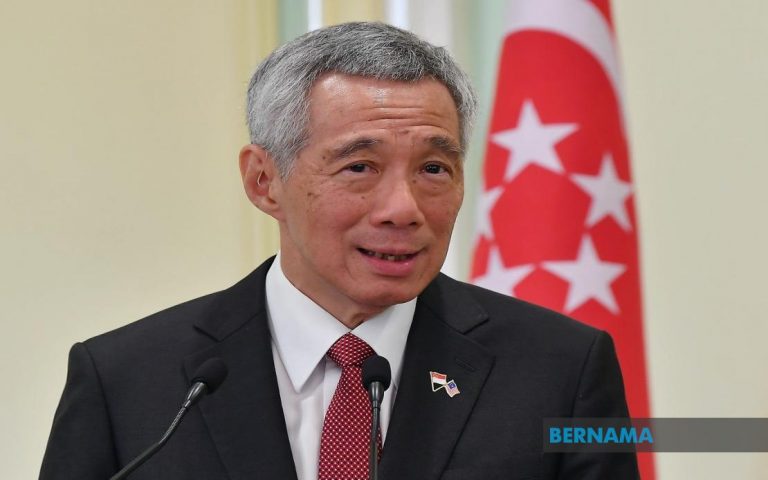 Lee Hsien Loong, isteri terima darjah kebesaran Johor