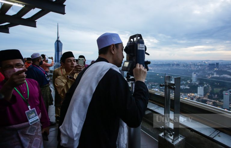 Anak bulan Syawal kelihatan di salah satu lokasi cerapan