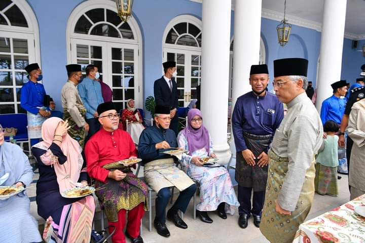 Agong, Raja Permaisuri berangkat ke Majlis Ramah Mesra Aidilfitri di Kuantan