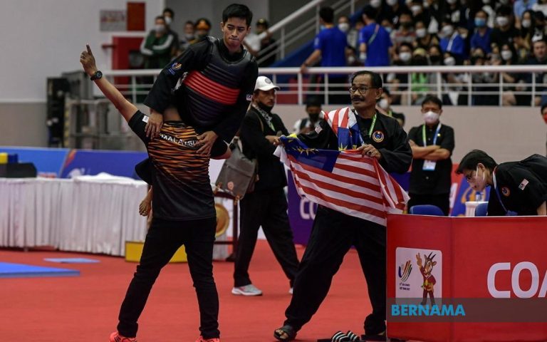 Sukan SEA: Khairi Adib sumbang emas pertarungan dramatik silat