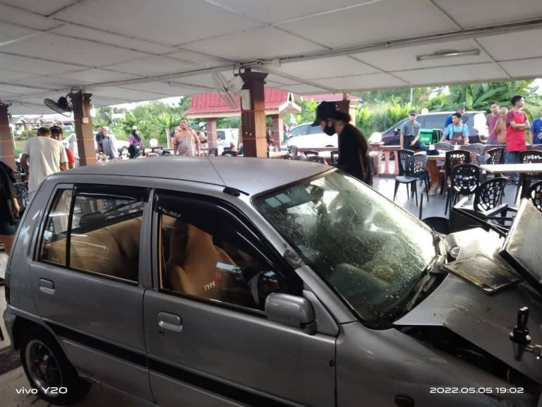 6 cedera Kancil dipandu warga emas rempuh restoran